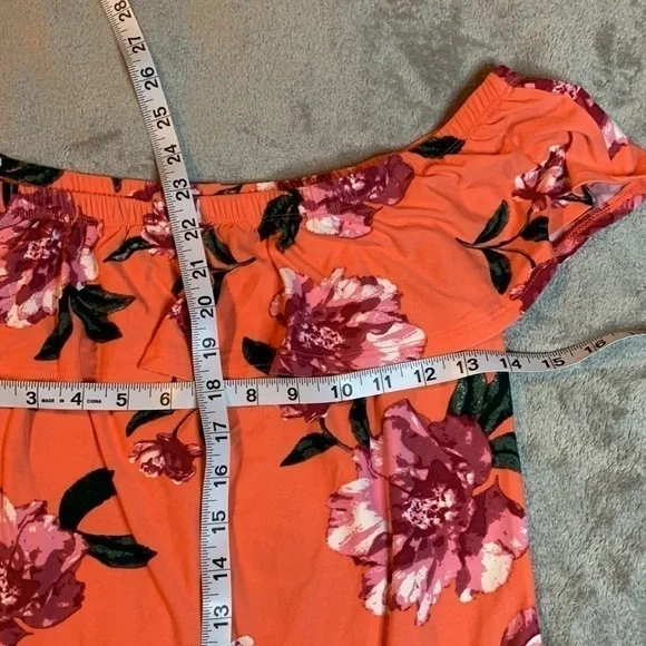 Discreet Floral Bodysuit - Picture 5 of 6